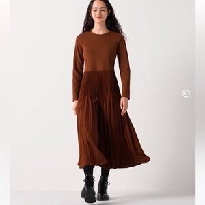 Uniqlo Rust brown/ red Combination satin pleated & knit dress  size Small